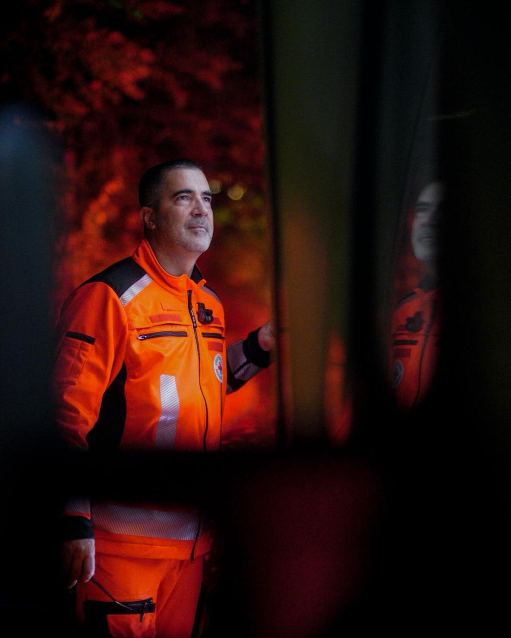 Chris Grüne in Einsatzkleidung bei Nacht